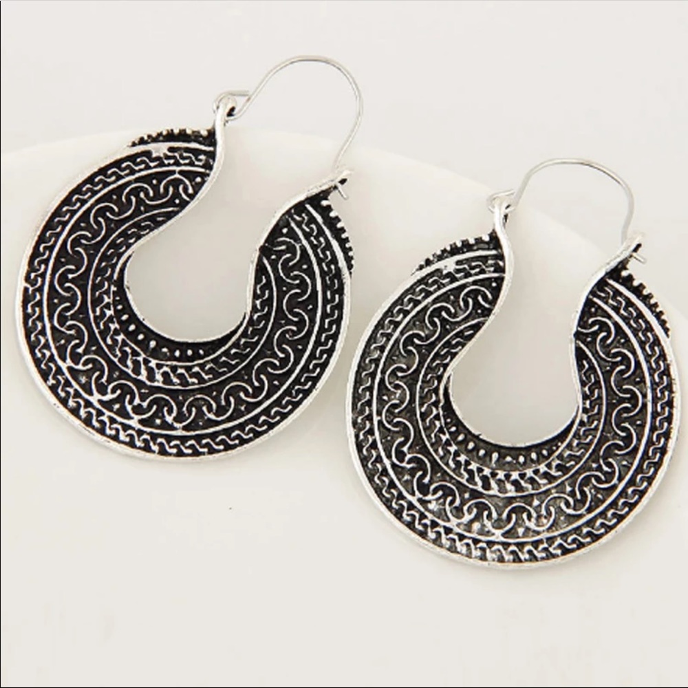 New Antique Silver Color Hollow Arabesquitic Hoops - Picture 3 of 5